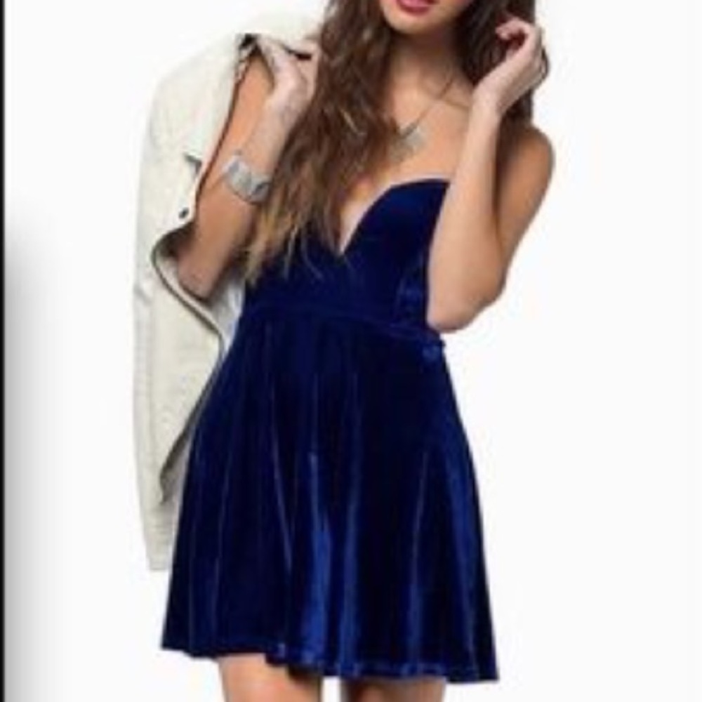 Tobi strapless velvet dress